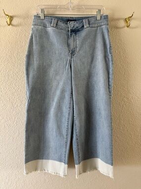 NYDJ Wide Leg Light Wash Cropped Stretchy Denim Jeans Size 8 No Pockets